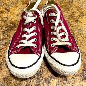 Unisex maroon color converse